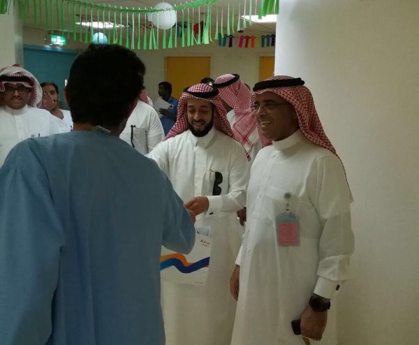 خالد الفيصل يتسلم تقرير موسم العمرة