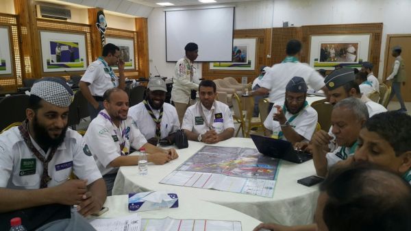 زوار مهرجان ( أكل أول  ) يبايعون ولي العهد