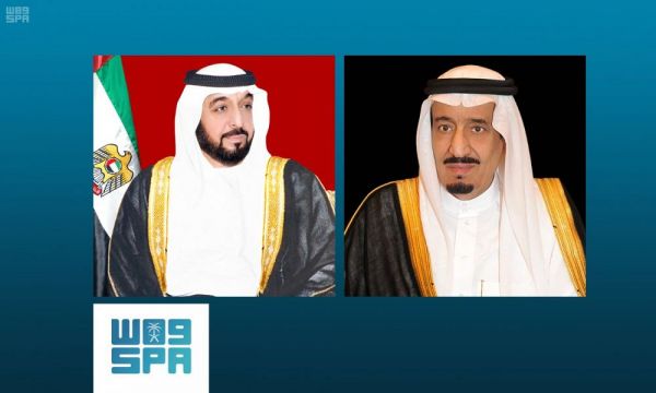 خادم الحرمين يتلقى برقيات عزاء من أمير الكويت وولي عهده في وفاة الأمير عبدالرحمن