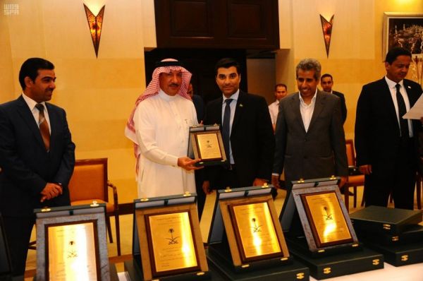 القحطاني والحكمي يتقدمان الصلاة على شهيد الواجب إبراهيم عشيري