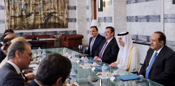 الفنان محمد عبده يزور جمعية الفنون بجدة