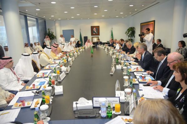 الشباب السعودي يدير العمل في ( تقدير ) بمهارة وإقتدار