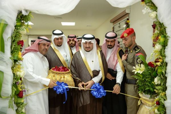 نائب خادم الحرمين الشريفين يستقبل ملك البحرين ويعقد اجتماعًا معه