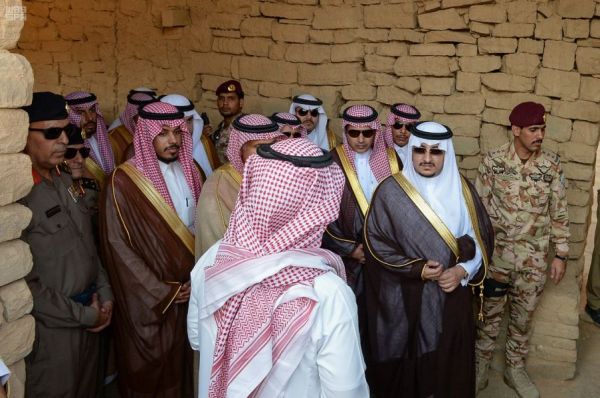 أمير عسير يفتتح فعاليات عروض الضوء والصوت بأبها