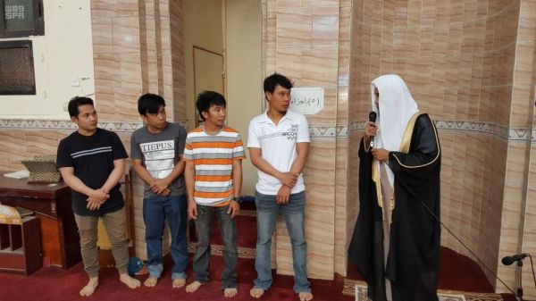 جموع المصلين تؤدي صلاة الميت على شهيد الواجب الرقيب فهد الذيابي