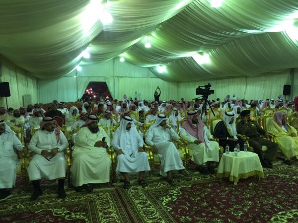 مدرب سعودي يخترع  ( مظلة مكة المكيفة )