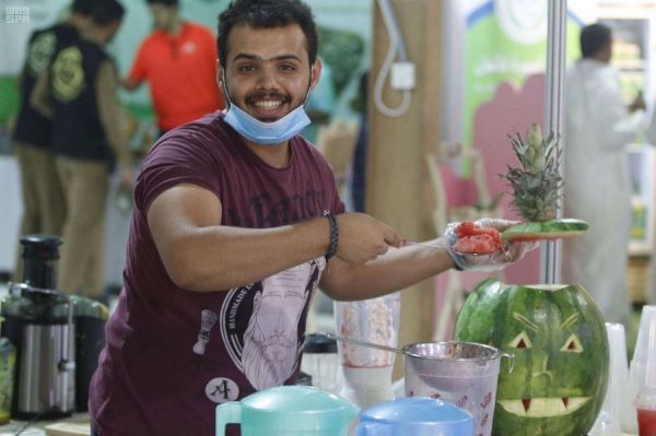سفير خادم الحرمين الشريفين لدى باكستان يلتقي وزير الشؤون الدينية الباكستاني