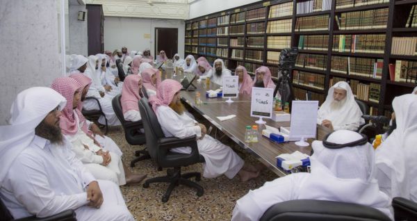 العيسى يفتتح ورشة التعلم القائم على الكفايات