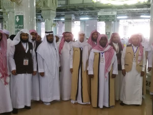 القبض على شخص هدد مواطنة بنشر صورها