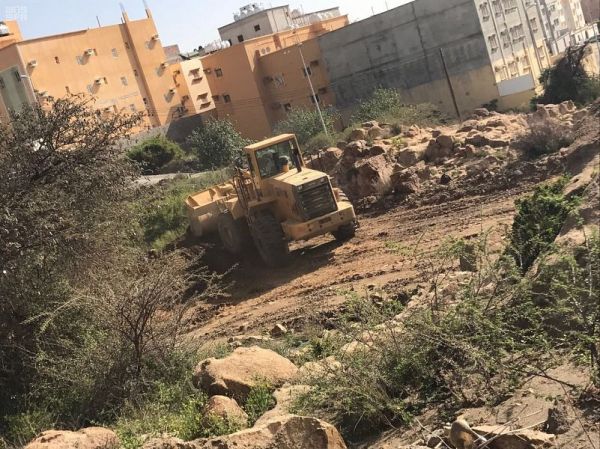 السيطرة على حريق بناقلة وقود بينبع