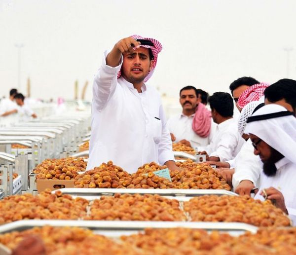 الأمير خالد الفيصل يوجه بتشكيل فريق عمل لتطوير ميدان الطائف لسباقات الهجن
