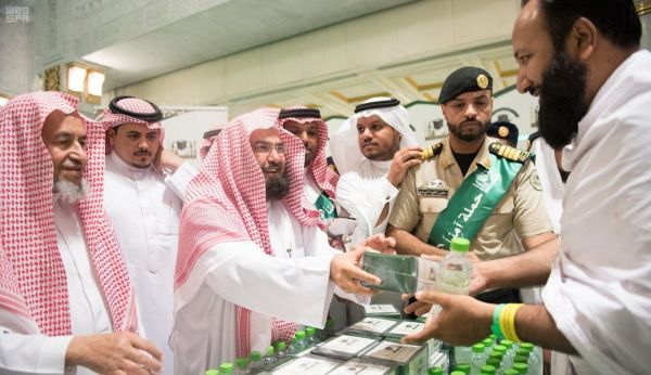 لشيخ السديس يدشن شاشة خدمات الزوار اللاسلكية بثلاث لغات مختلفة