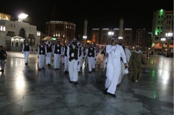 جوالة جامعة شقراء يشاركون في خدمة ضيوف الرحمن