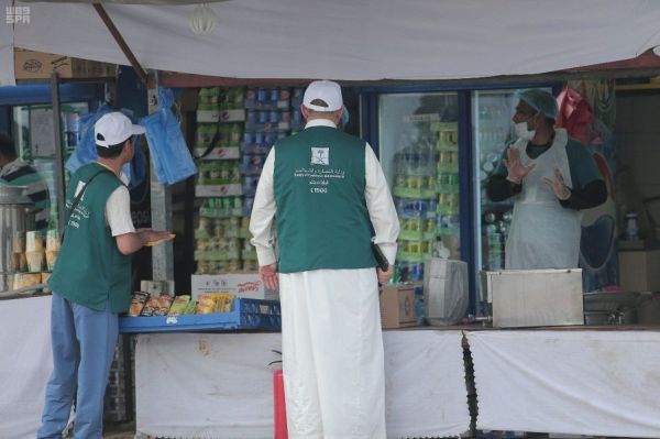 وزير النقل يقف ميدانيا على حركة النقل ويؤكد نجاح نفرة الحجيج من عرفة إلى مزدلفة