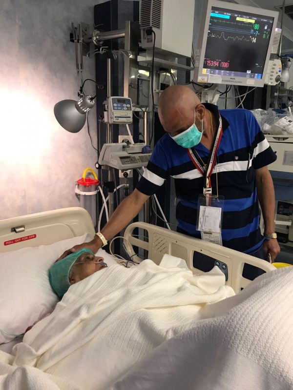 مدير صحة الأحساء بالإنابة يعايد المرضى