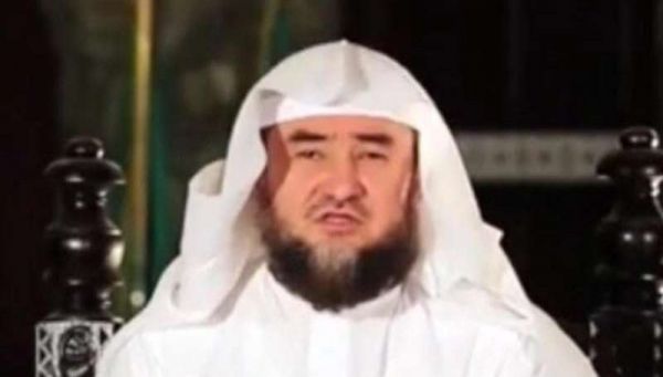 زير الداخلية يتابع سير العمل في مركز القيادة بمشعر منى