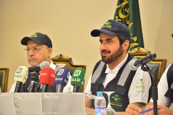 والدا الجريح السوداني يزوران إبنهما في مستشفى القوات المسلحة بالطائف