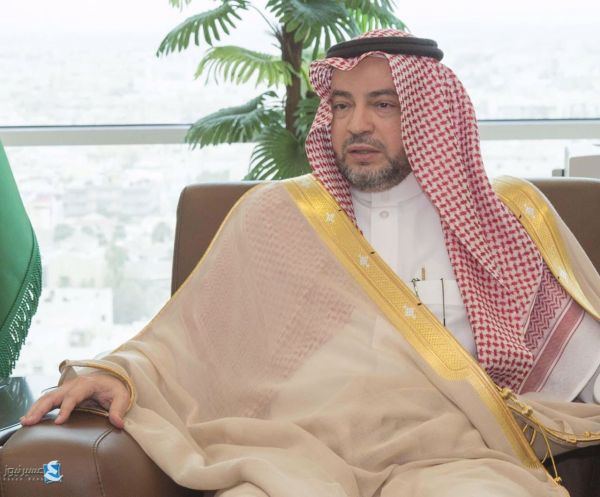 منسوبو برنامج  ضيوف الملك يودعون الحجاج بالورود