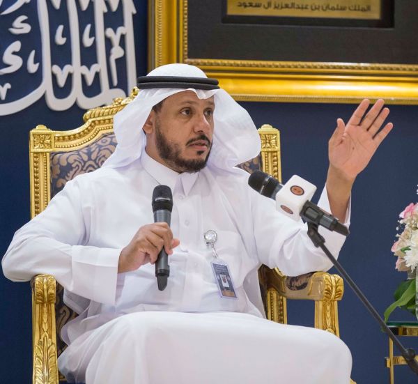 الربيعة يعايد منسوبي الصحة بمنى