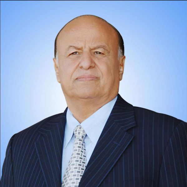 هيئة الهلال الأحمر تودع الحجاج بالورد بمطار جدة
