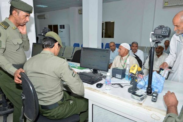 مليشيا الحوثي وصالح تقتل والد مختطف امام سجن الأمن السياسي بصنعاء