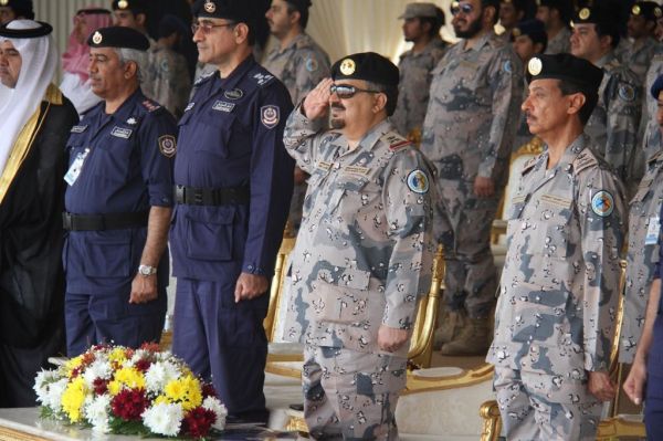 أمير منطقة جازان بالنيابة ينقل تعازي القيادة لذوي شهيد الواجب جابر عطيف