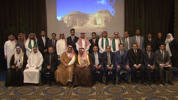 سعودي يجسد قرار توطين المولات بالعمل مديراً لمتجر  بالقصيم