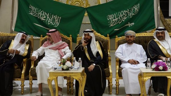 جمرك جسر الملك فهد يُحبط تهريب 4 آلاف حبة وأكثر من 100 زجاجة خمر