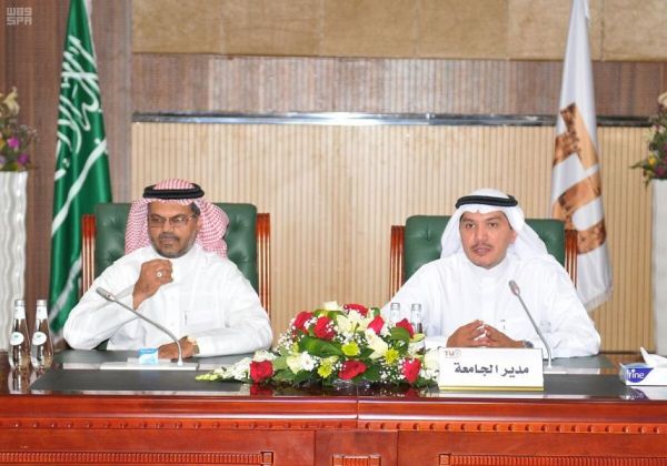 وزير الداخلية وسمو الشيخ سيف بن زايد يعقدان جلسة مباحثات في جدة