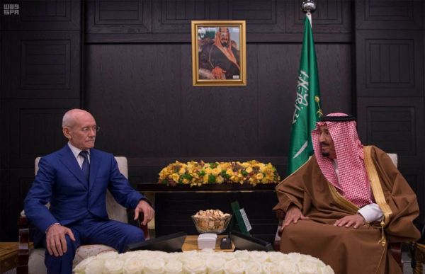 أمير الجوف يقدم العزاء لذوي الشهيد العنزي