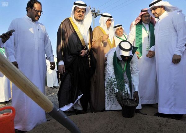 سفير خادم الحرمين الشريفين لدى باريس يستقبل الرحالة الزهراني