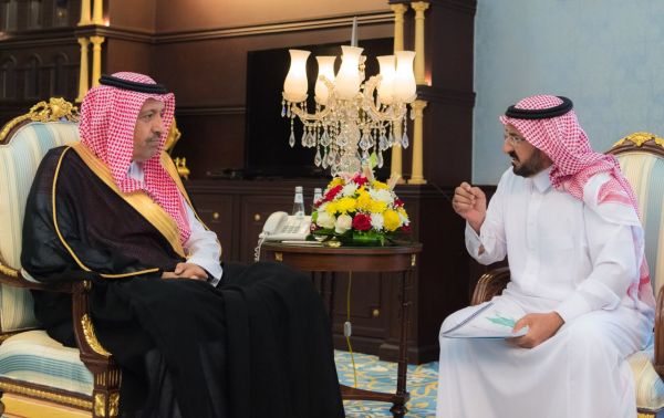 رئيس الحرس الملكي يزور مصابي الاعتداء الإرهابي في جدة