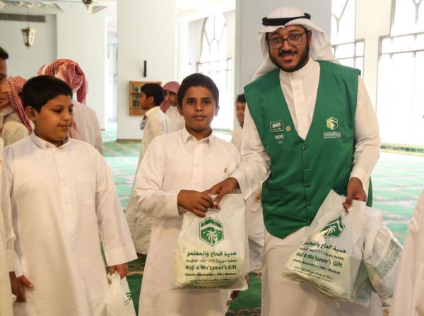 آل الشيخ يستقبل أعضاء جائزة الفوزان لعمارة المساجد