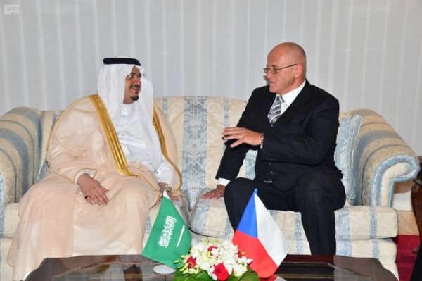 نائب وزير العمل والتنمية الاجتماعية يزور مكتب العمل بجدة