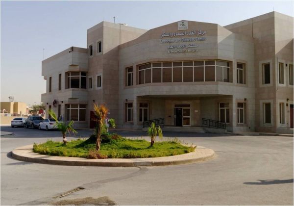 السيطرة على حريق بمستودع للمواد الغذائية والتموين  بمكة
