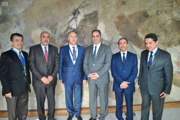 نائب أمير منطقة الرياض يقدم واجب العزاء لأسرة السديري