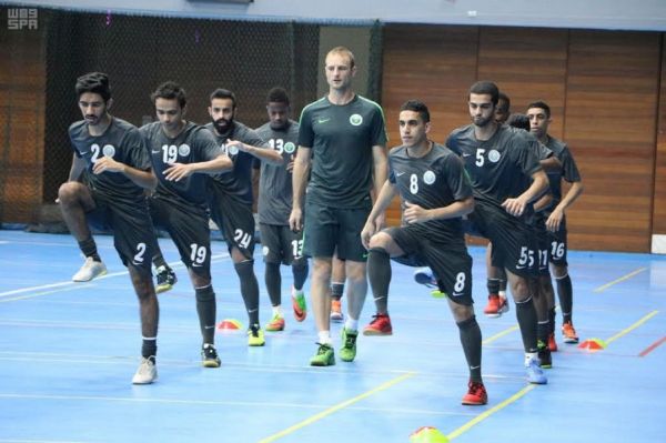 سفير المملكة لدى بريطانيا يفتتح جناح المملكة في معرض سوق السفر العالمي بلندن