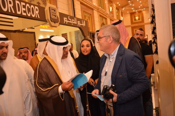 أمانة الرياض تزيل تعديلات بحي اليرموك