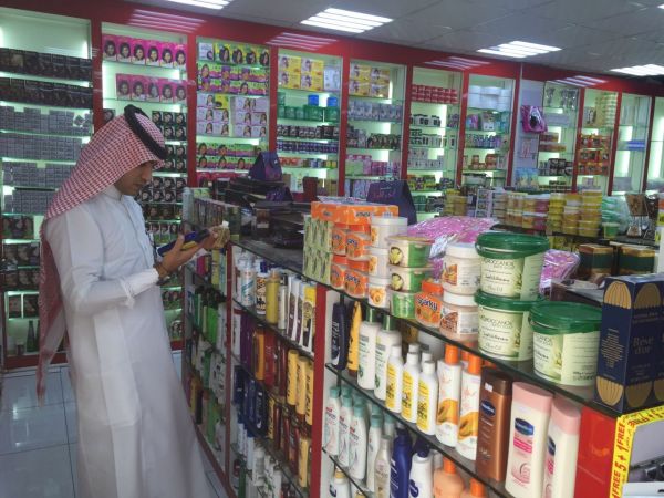 جمرك البطحاء يُحبط محاولتين لتهريب أكثر من 22 ألف زجاجة خمر