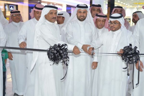 ولي العهد يجتمع مع رئيس جمهورية فرنسا