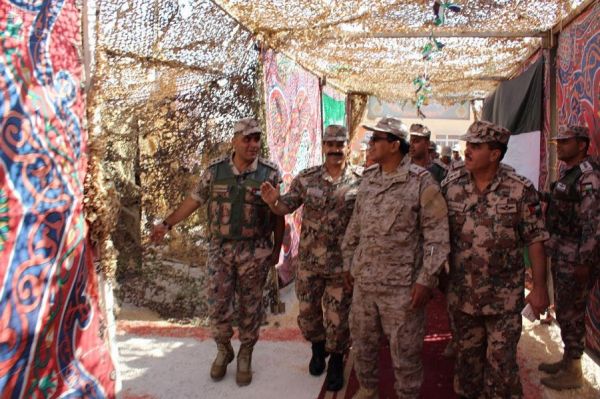 مركز الملك سلمان للإغاثة  يثقف طلاب مدارس مديريات حضرموت عن حمى الضنك