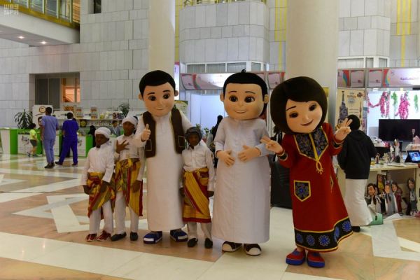 أمير منطقة الرياض يحضر حفل سفارة عمان