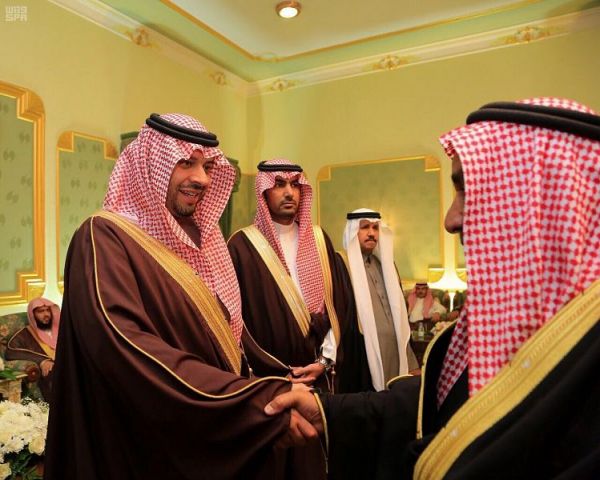 أمير منطقة الرياض يعزي أسرة آل الشيخ
