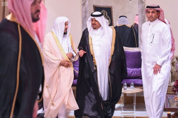 الأمير محمد بن عبدالرحمن يعزي أسرة آل الشيخ