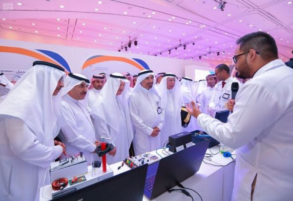 أمير منطقة الرياض يُستقبل الأمراء ومنسوبي وزارة الشؤون الإسلامية