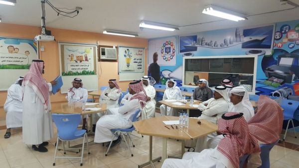 بلدية شمال الرياض تغلق معملا مخالفا وتتلف ١٠ طن من المواد الغذائية