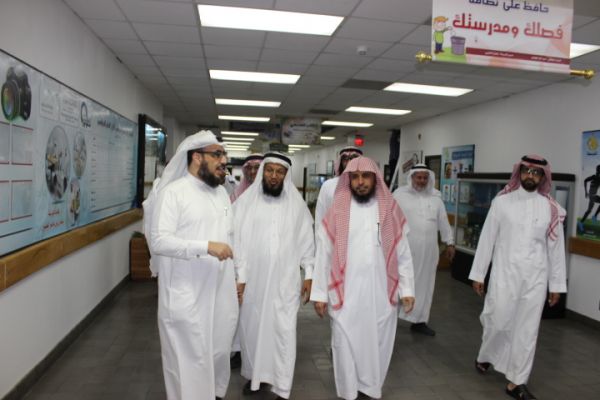 التبرع بالدم في مدرسة الثانوية الثانية بالعيون