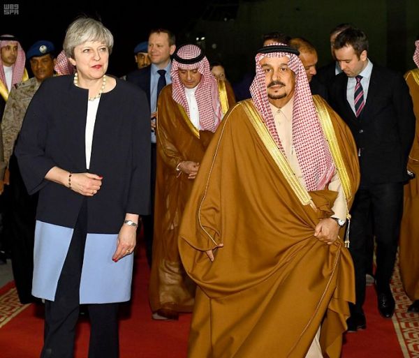 خادم الحرمين الشريفين يستقبل رئيسة وزراء بريطانيا ويعقد جلسة مباحثات معها