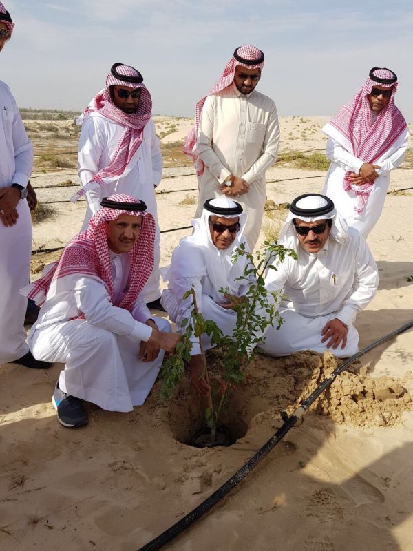 امير القصيم يشيد بجهود رئيس بلدية محافظة عيون الجواء