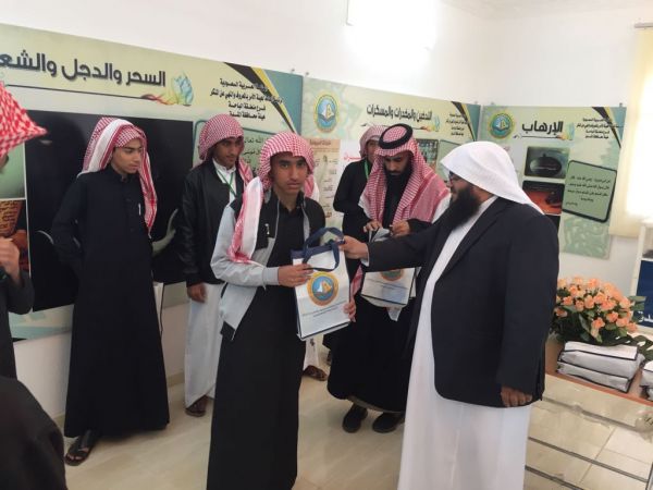 عساس يوجه بإنشاء مبنيين مستعجلين لطالبات الكلية الجامعية بالقنفذة